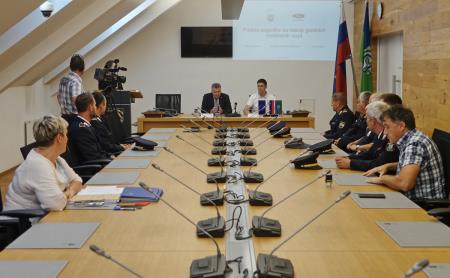 PODPIS POGODBE ZA NAKUP MOŠTVENIH VOZIL - Foto- Tine Šubic_09